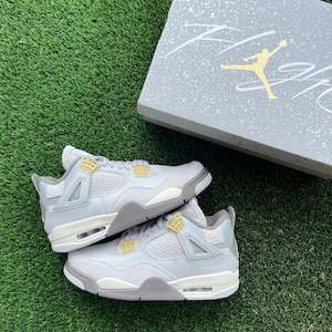 Under 300: JORDAN 4 CRAFT “PHOTON DUST”