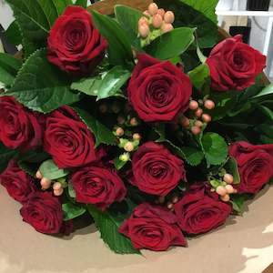 Romanticflowers: 12 Red Roses