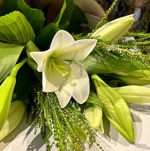 Christmas Gift Ideas: Christmas Lily Bouquet