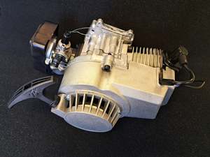 Engine: 49cc 2 Stroke Motor With Alloy pull start +25H 7T Sprocket (2T001) Silver