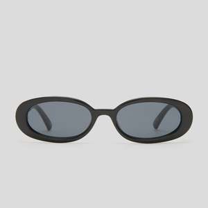 Accessories: Outta Love Black