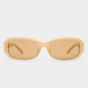 Accessories: GiggleMug Nude