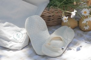 The Daisy Collection: Ballet Style Ankle Pilates Socks - SO Fitness