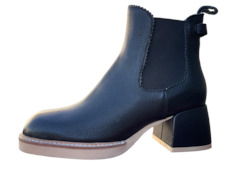 New Arrivals 1: Django & Juliette Aine