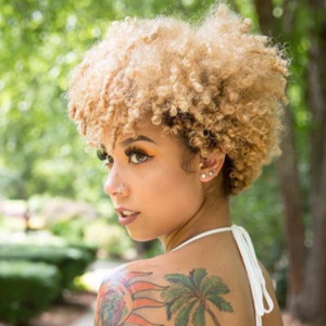 Products: Pixi cut Lace front colour 1B/27 Warm blond with dark roots Sole Wig Works