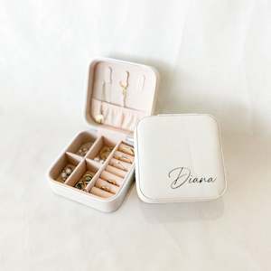 Gifts: Personalised Travel Jewellery Box | Bridal Party