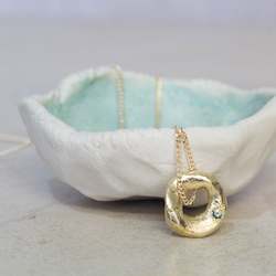 Necklaces: Circle Pendant - Yellow Gold with Green Sapphire - Small