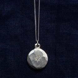 Io Pendant - White Gold with Diamond