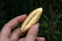 Brooches: Pohutukawa Leaf Brooch - Large - Gold Plated