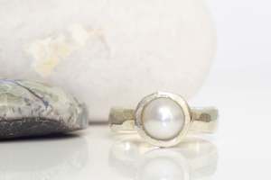 Eluo Ring - Sterling Silver with Freshwater Pearl