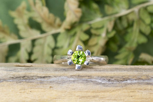 August Birthstones: Sol Ring - Sterling Silver with Peridot