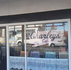 South Taranaki: Charleys Cafe - Eltham