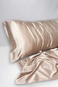 Home: 100% Silk Pillowcase Pair in Champagne