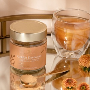 Table Kitchen: Golden Daydreams - Edible Glitter Infused Tea