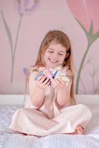 Gifts 50 100: Tiny Doll Family