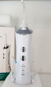 Water Jet Flossing device RRP $149- - Sparkle White