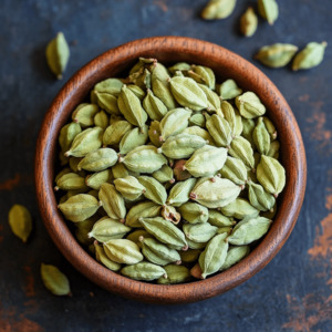 Indian Spices: Organic Green Whole Cardamom – 50g, 100g, 500g, 1kg | SpiceBloom