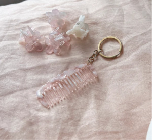 Seanie Comb Keyring in Strawberry Clouds