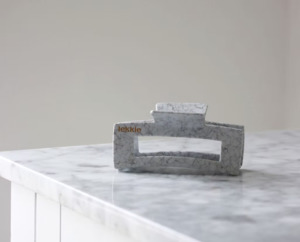 Frontpage: Olivia Claw Clip in Cream Crackle