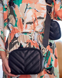 Freez: Freez Evelyn Bag Black with handle