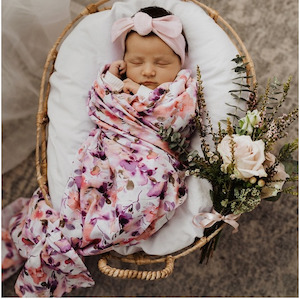 Baby Gifts: Snuggle Hunny Organic Muslin Wrap Blushing Beauty