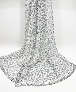 Frontier: Frontier Scarf - Daisy Black/White