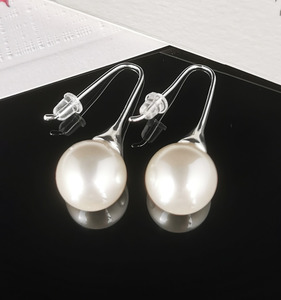 SHE Silver Pearl Earrings