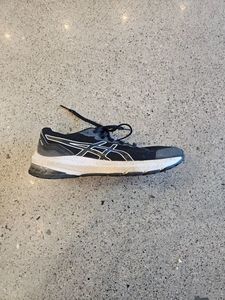 Black ASICS GT-1000, EU 39