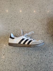 White Adidas Samba, UK 2.5 / EU 35