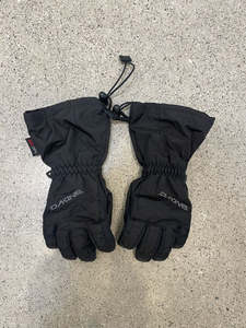 Kids Gear: Black Dakine Snow Gloves, S / 4-6 yrs