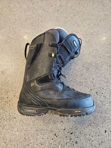 Black Nitro Cloud 9 Boots, MP 24