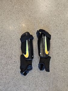 Black Nike Charge Shin Guards, Kids/youth