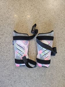 Team And Court Sports: Grey TUV Shin Guards, Kids/youth