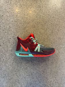 Burgundy Nike Basketball shoes, EU 36 / US 4