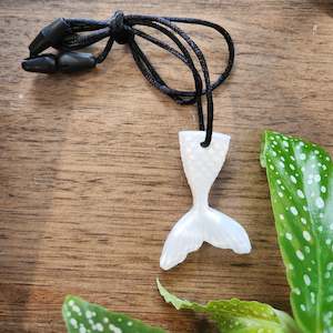 Squidge Baby: Sensory necklace - Mermaid tail