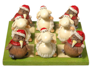 Christmas: Tictactoe Xmas Kiwi vs Sheep