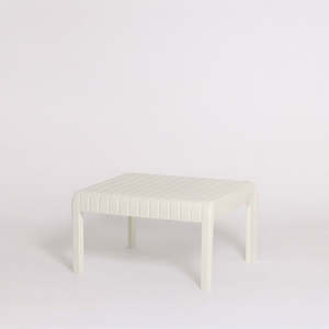 Outdoor Furniture: Story outdoor coffee table in white