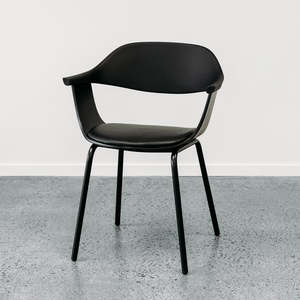 Moss dining chair in black