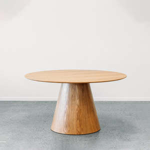 Alice round dining table in oak
