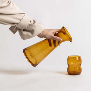 Rand jug in amber