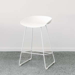 Neutral Sale Edit: Gemini C10 barstool in white