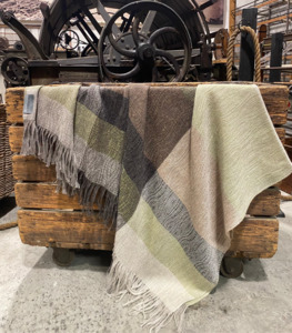 Throws: NZ  Classic WXG1-15 Throw/Wrap