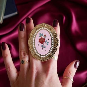 Bookish Gifts: Sugar & Spice Clingie