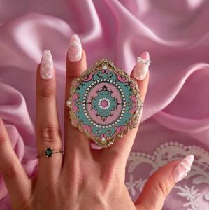 New Arrivals: Antoinette Clingie