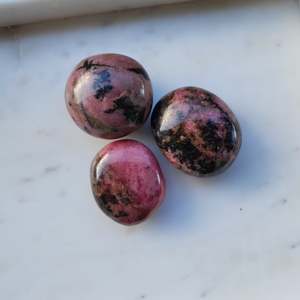 Palm Stones 1: Rhodonite | Palm Stone