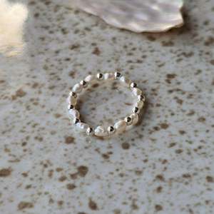 New: Pearl Stretch Ring | Silver