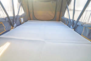 Anti-condensation mat for rooftop tents