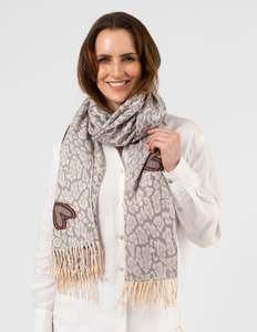 Scarves 1: Scarf Hearts - Grey