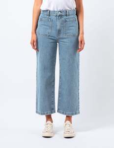 Denim Collection: STELLA ESSENTIALS Kendall Cropped Jean - Light Wash