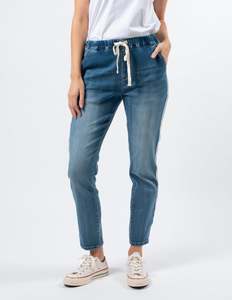 STELLA ESSENTIALS Tavi Jeans - Mid Blue